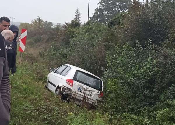 Sinop'ta otomobil şarampole uçtu: 4 yaralı
