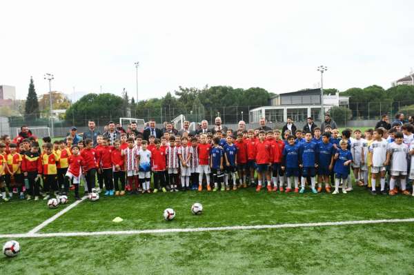 Yunusemre'de 29 Ekim coşkusu futbolla taçlandı
