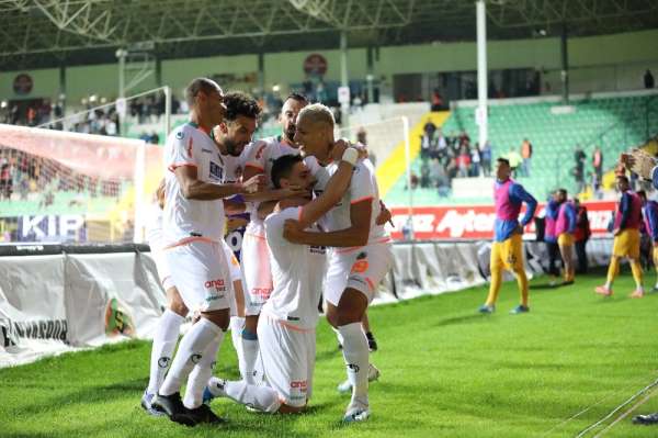 Süper Lig: A. Alanyaspor: 2 - MKE Ankaragücü: 0 (İlk yarı ) 