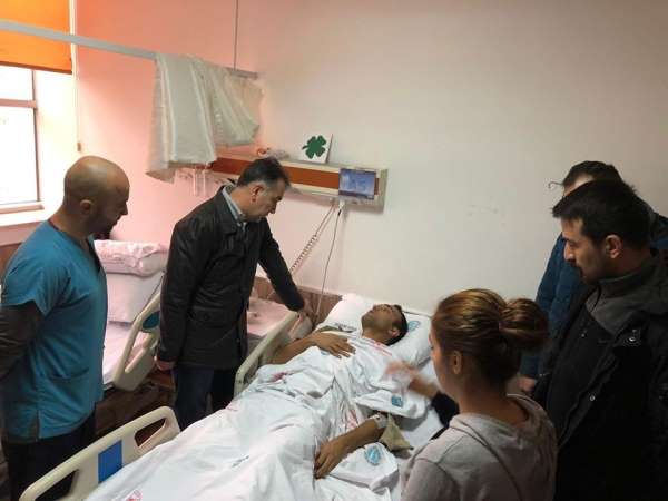 Valisi Çağatay, kaza geçiren askerleri hastanede ziyaret etti 