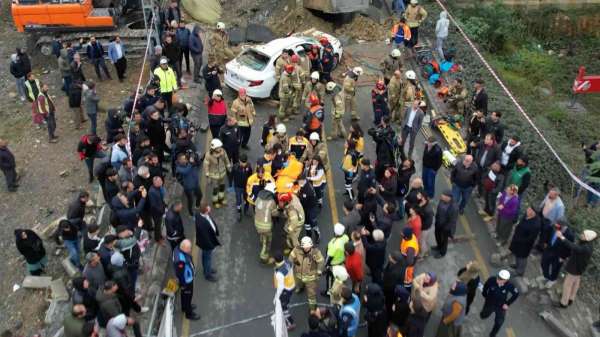 Başakşehir'de feci kaza hafriyat kamyonu otomobilin üzerine devrildi