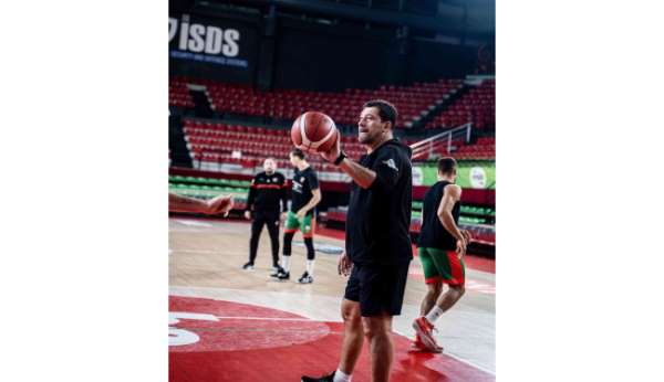 Pınar Karşıyaka, A.Efes'e hazırlanıyor