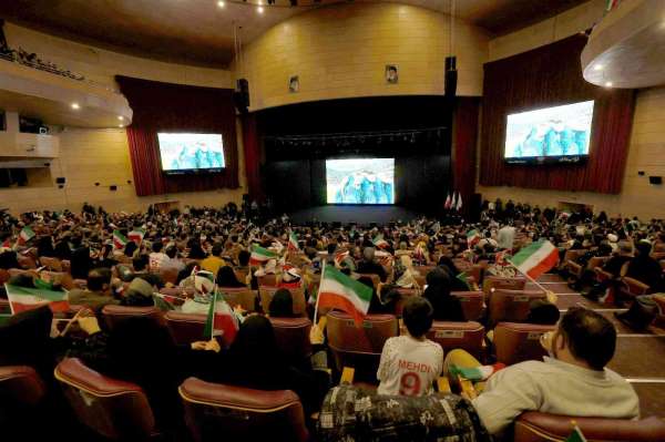 Tahran'da, İran-ABD maçı heyecanla takip edildi