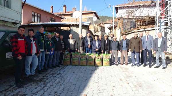 Tavşanlı'da doğal afetten zarar gören çiftçilere buğday tohumu dağıtıldı