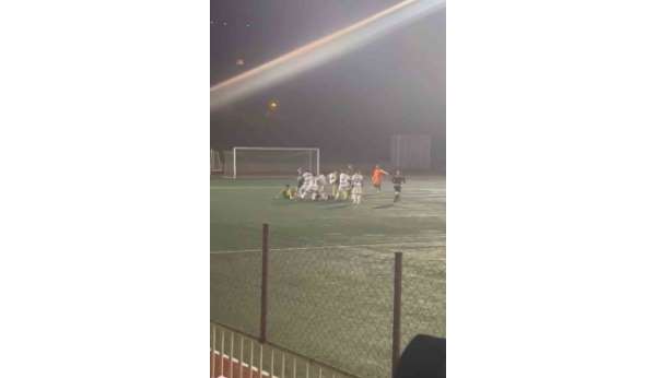 Amatör maçta futbolcular tekme tokat birbirine girdi