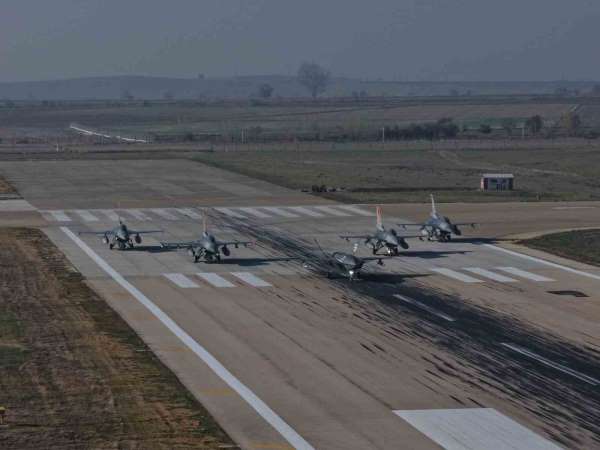 Bayraktar KIZILELMA 'hava-hava' füzesiyle hedefi vurdu