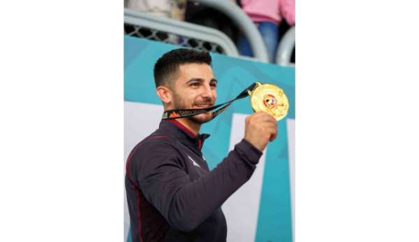 Eray Şamdan, Dünya Karate Şampiyonası'nda altın madalya kazandı