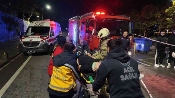 Üsküdar'da zincirleme kaza: Tofaş marka araç hurdaya döndü