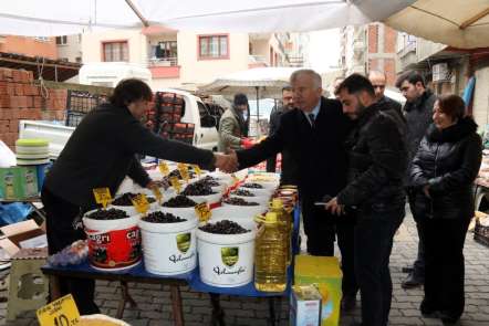 AK Parti Beşikdüzü Belediye Başkan adayı Demirci pazarı gezdi, yeni pazar yeri m