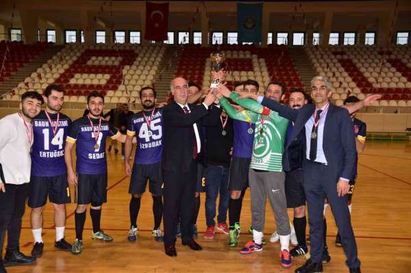 BAÜN Rektörlük kupasını Hastane futbol takımı kazandı - Balıkesir haber