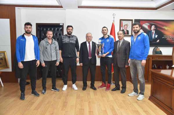 KMÜ erkek basketbol takımı şampiyon oldu - Karaman haber
