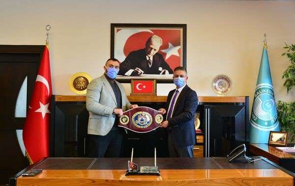 Rektör İlter Kuş'tan şampiyon boksör Demirezen'e tebrik - Balıkesir haber