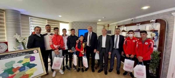 Şampiyon Karayazı Belediyespor Atletizm takımına GSİM'den ödül - Erzurum haber