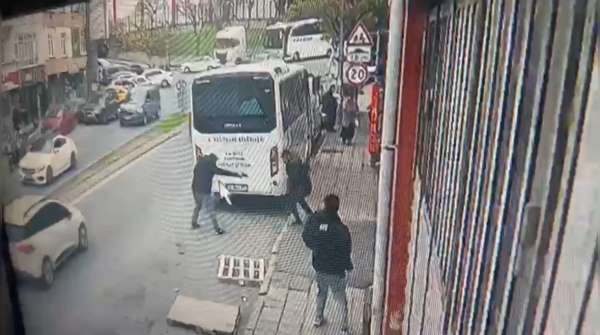 İstanbul'da silahlı saldırı kamerada: Eski sevgilisinin erkek arkadaşını vurdu