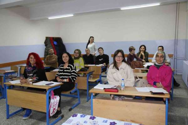 Sinop'ta görevli öğretmenlere İngilizce kursu