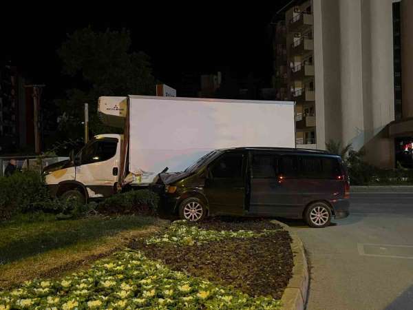 Alanya'da kavşakta kaza: 1 yaralı