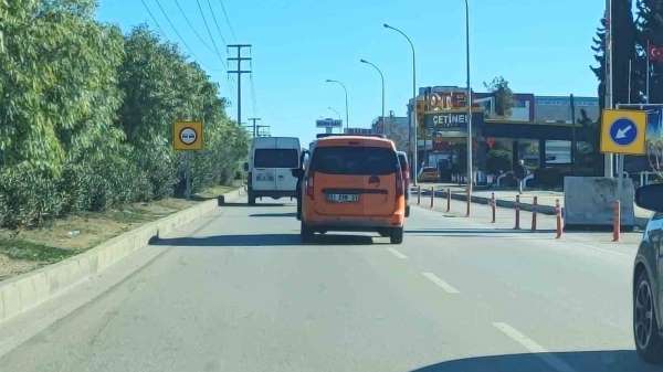 Emniyet kemerini kazalı kapıya bağladı