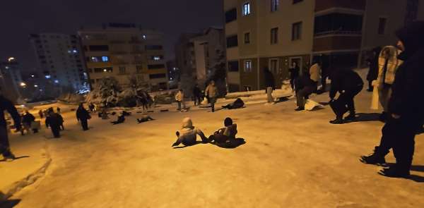 Tokat'ta 'ölümüne' kar eğlencesi