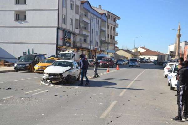 Sivas'ta trafik kazası: 2 yaralı 