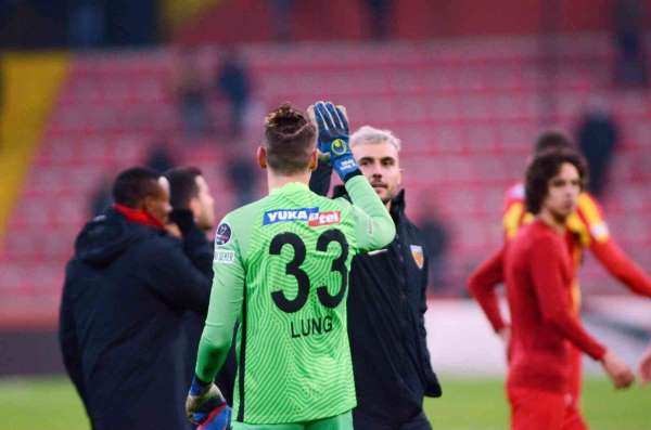 Kayserispor'da 2 kaleci forma giydi