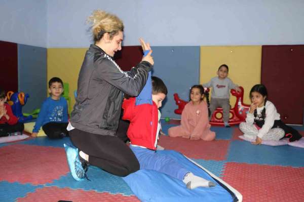 Diyarbakır'da çocuklar spor yaparak zinde tutuluyor