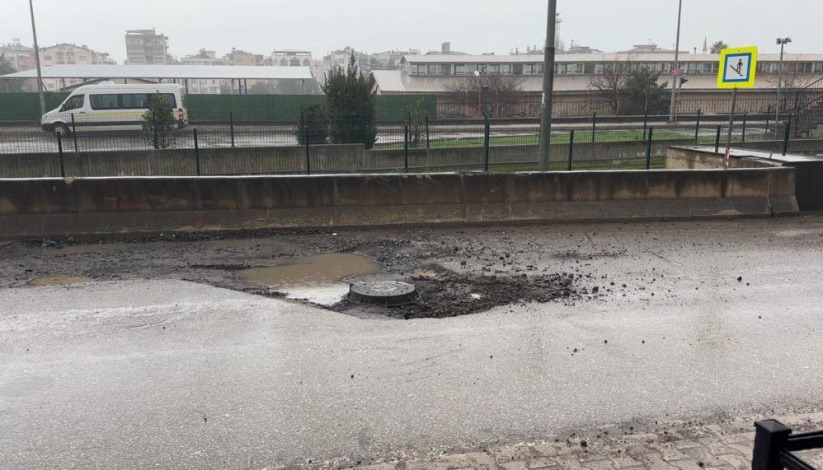 Samsun'da çukura düşen 20'ye yakın aracın tekerleri patladı: Bakın nedeni ne çıktı?