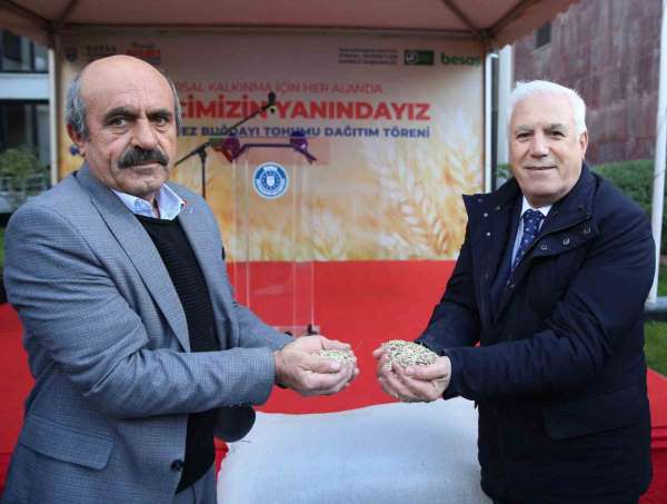Büyükşehir'le toprak bereketleniyor, çiftçi kazanıyor