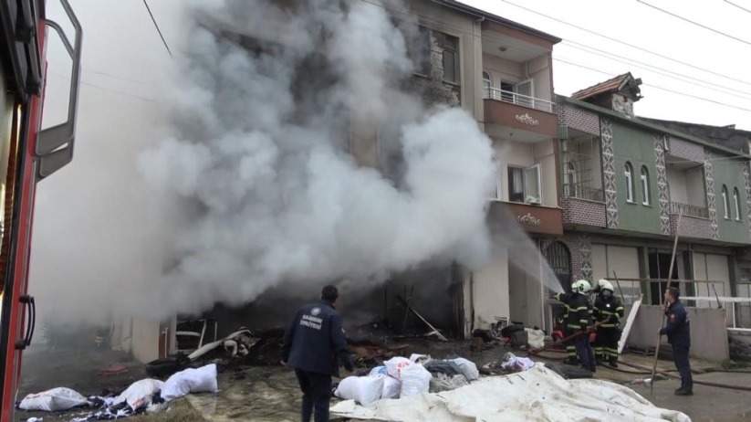 Samsun'da tekstil atölyesi alevlere teslim oldu