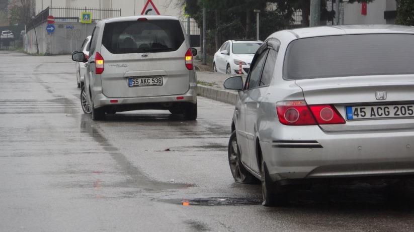 Samsun'da çukura düşen 20'ye yakın aracın tekerleri patladı: Bakın nedeni ne çıktı?