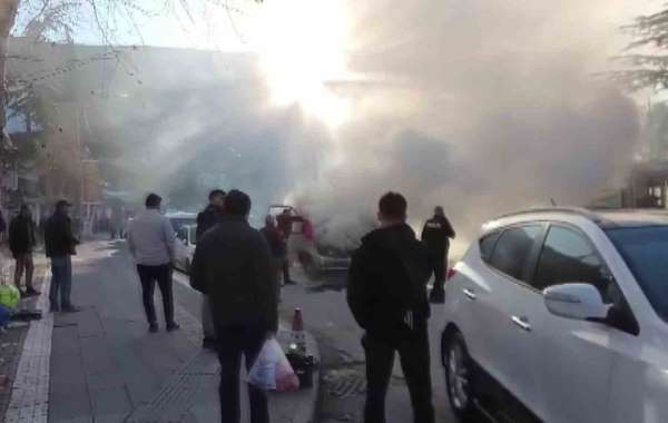 Yanan kamyonete ilk müdahaleyi vatandaşlar yaptı