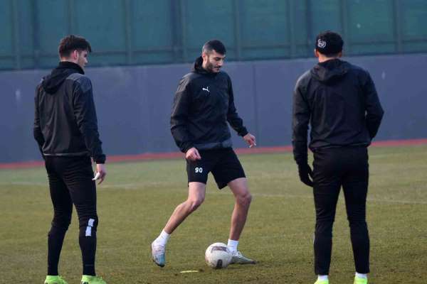 Tuzlaspor hazırlıklarını tamamlayan Manisa FK, İstanbul'a hareket etti