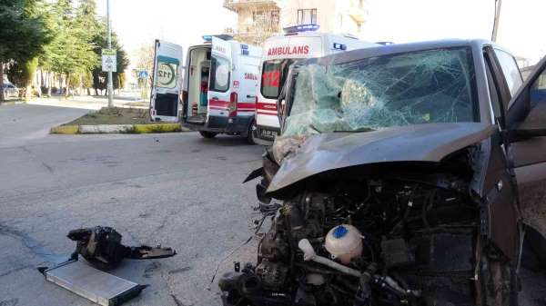 Uşak'ta meydana gelen kazada 4 kişi yaralandı