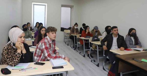 Akdeniz Belediyesi, gençlere üniversite kapılarını açıyor - Mersin haber