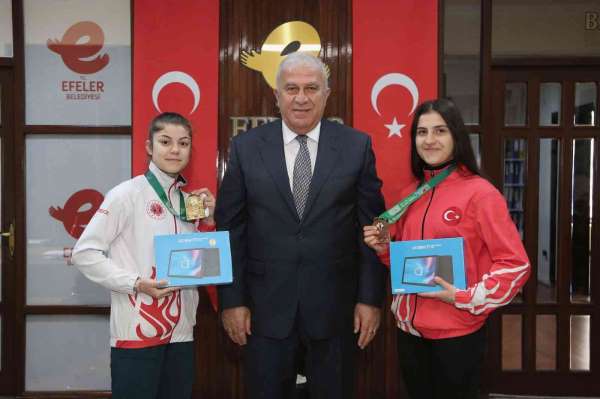 Başkan Atay'dan başarılı sporculara tablet hediyesi - Aydın haber