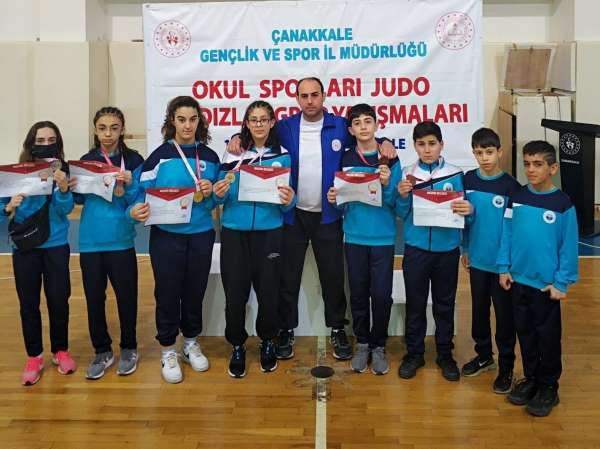 Gemlikli sporcular Çanakkale'den madalya ile döndü - Bursa haber