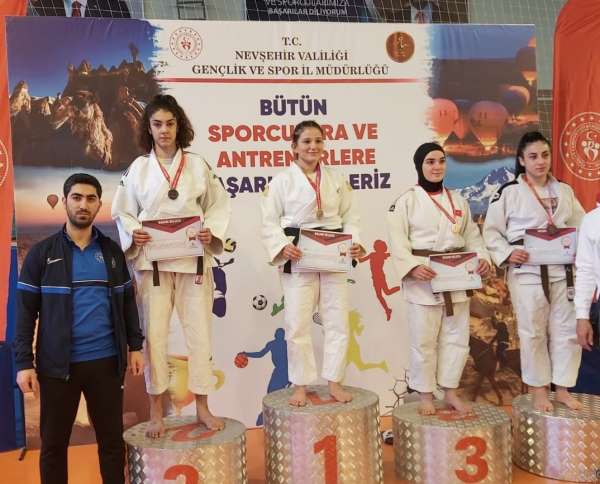 Judocular Sivas'a 3 madalya ile döndü - Sivas haber