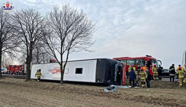Polonya'da Ukraynalı mültecileri taşıyan otobüs kaza yaptı: 6 yaralı - Varşova haber