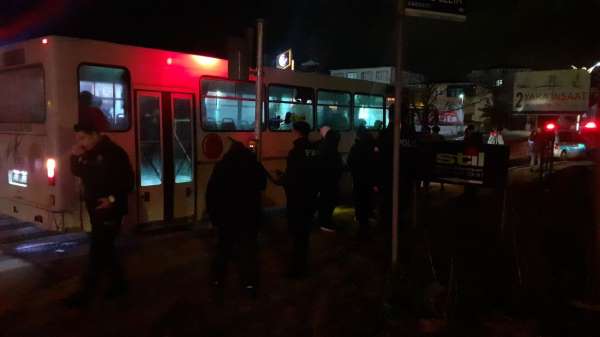 Takım otobüsüne taşlı saldırı: 1 futbolcu yaralandı - Kocaeli haber