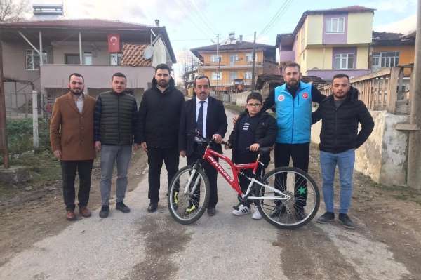 Bisiklet parasını depremzedelere bağışlayan Umut'a sürpriz