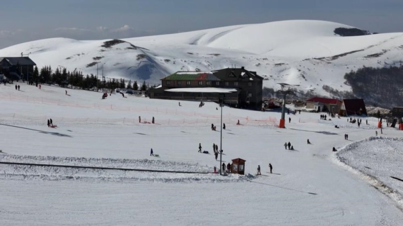 Samsun'daki kayak merkezinde vatandaşların kar eğlencesi sürüyor