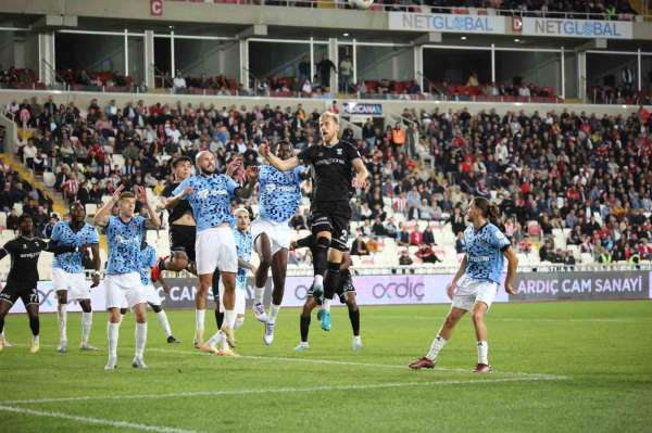Başakşehir - Sivasspor maçının VAR'ı Jonas Hansen