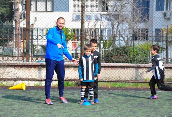 Manisaspor Futbol Okulu'na yoğun ilgi