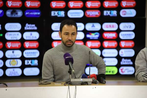 Selçuk İnan: 'Kendi sahamızda çok güçlü bir takımı yendiğimiz için mutluyuz'