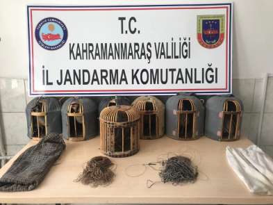 Kaçak avladıkları kekliklerle yakalandılar