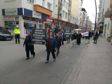Bulancak'ta çocuk istismarına karşı tepki yürüyüşü düzenlendi 