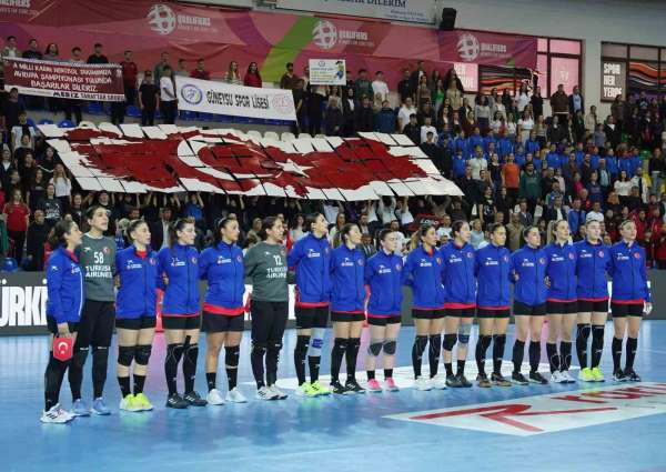 A Milli Kadın Hentbol Takımı, Karadağ'a mağlup oldu