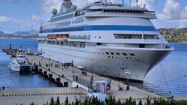 Bodrum'a sezonun ilk yolcu gemisi geldi