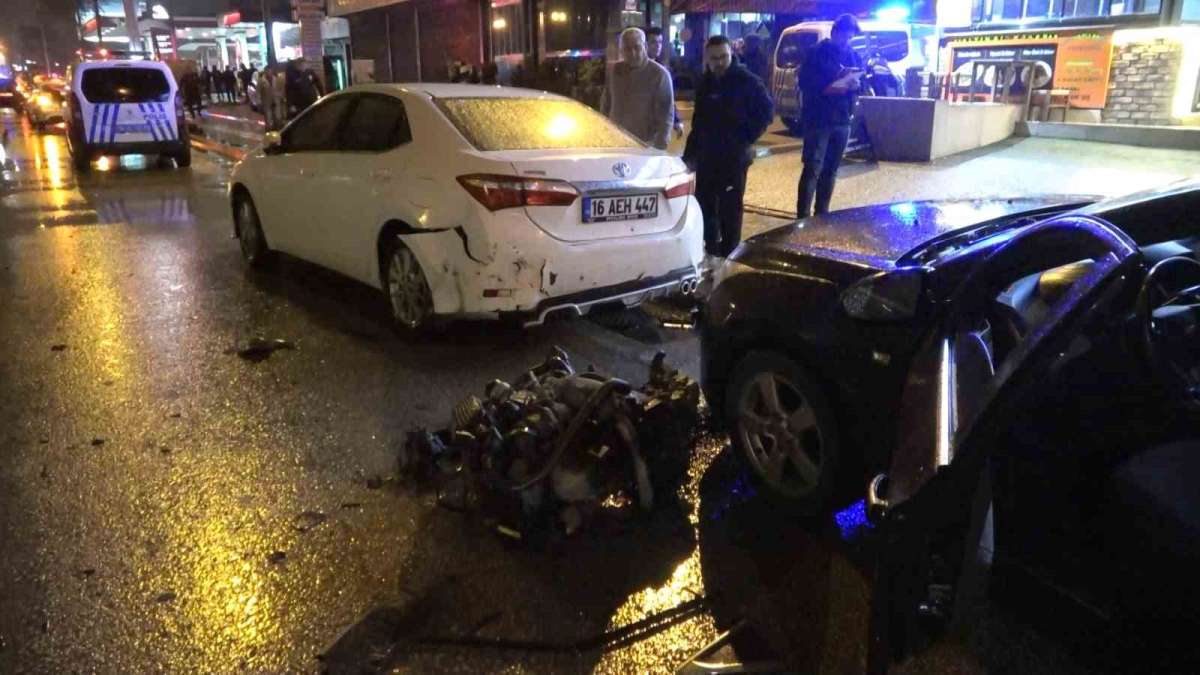 Kazada güvenlik önlemi alan polise kamyonet çarptı