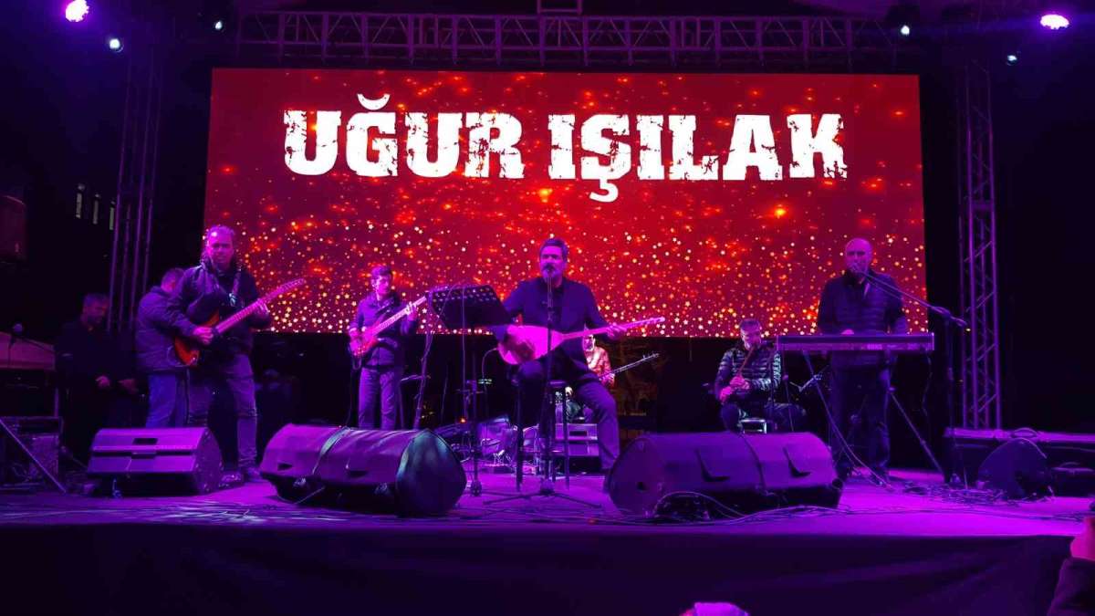 Uğur Işılak Karabük'te sahne aldı