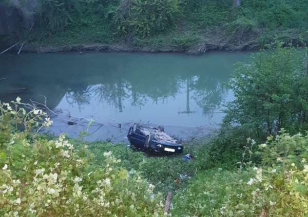 Samsun'da otomobil dere kenarına uçtu: 4 yaralı - Samsun haber